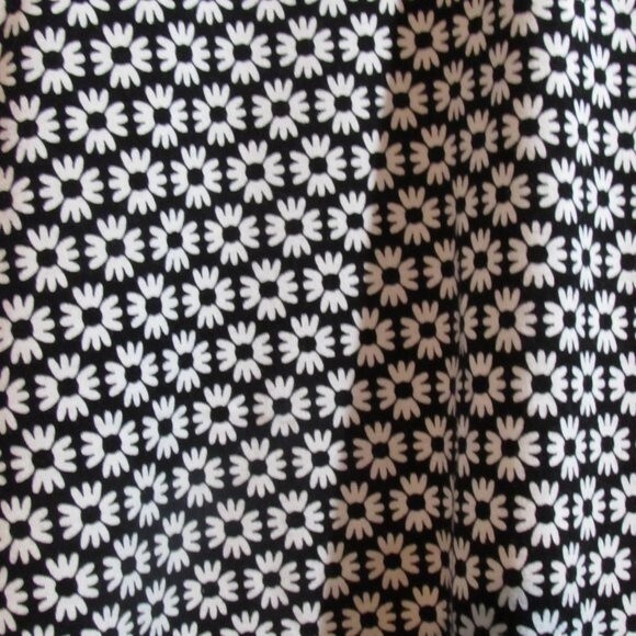 TALBOTS DRESS SIZE LARGE PETITE DITSY FLOWERS DAISIES BLACK WHITE STRETCH SUMME… - Picture 4 of 10